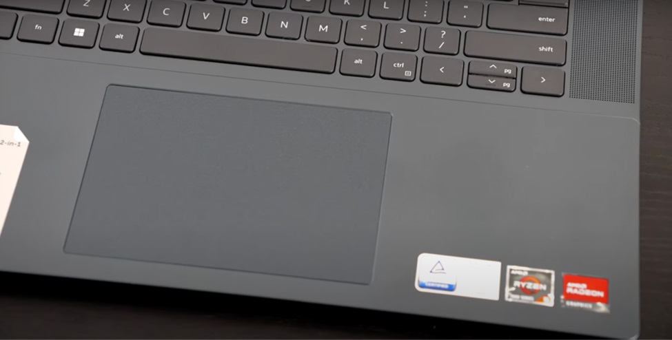 Touchpad được thiết kế với kích thước đủ lớn