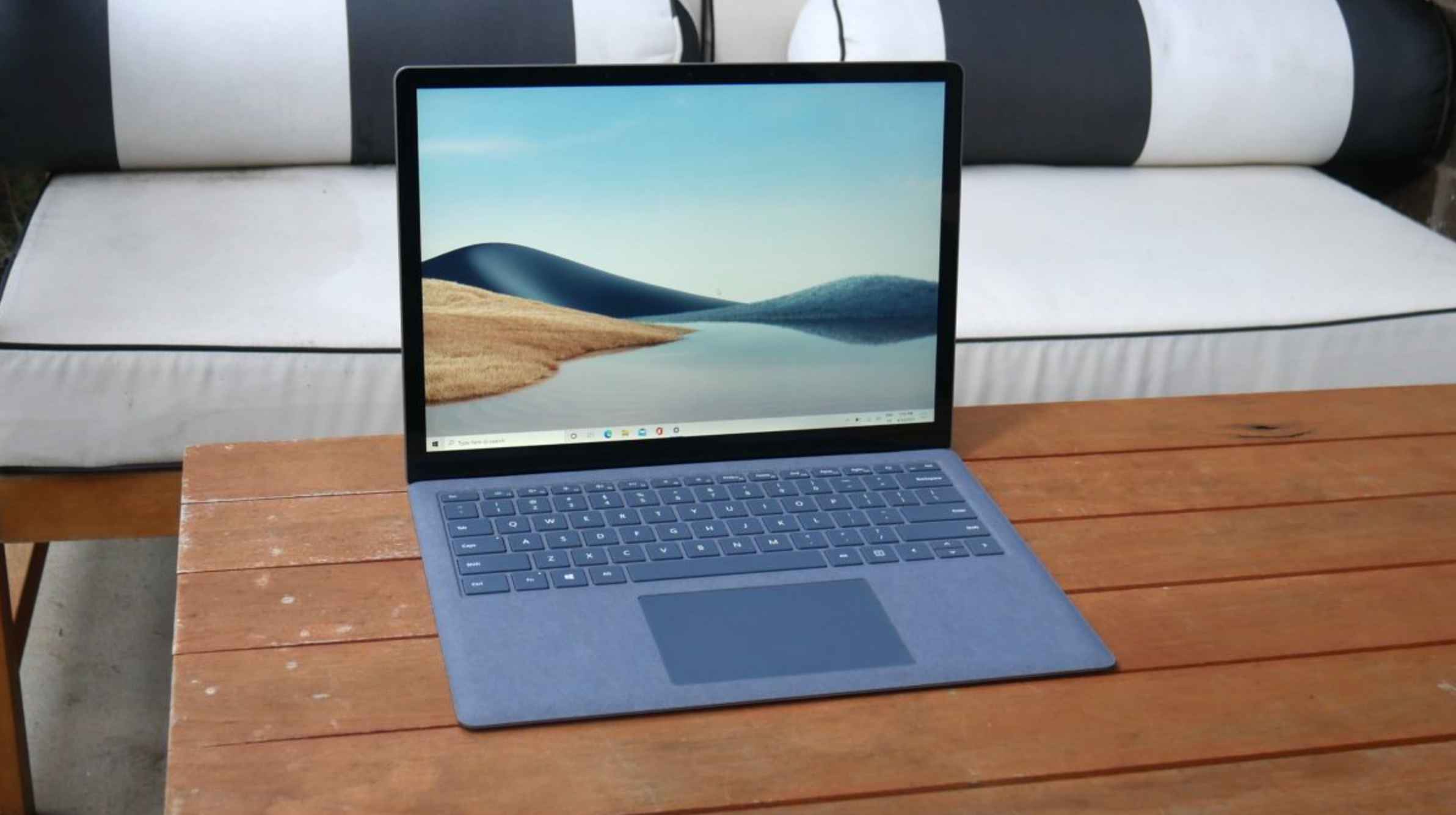 Surface Laptop 5 13.5 inch cung cấp thời lượng pin lên đến 18 giờ