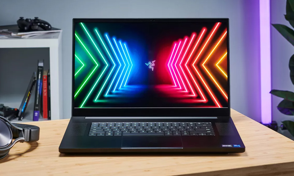 Razer Blade 17 cung cấp cho bạn một phần màn hình tuyệt vời