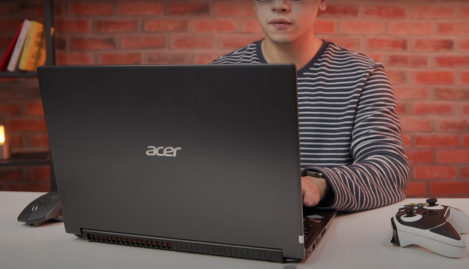 Acer Aspire 7 Gaming có cân nặng khá khiêm tốn
