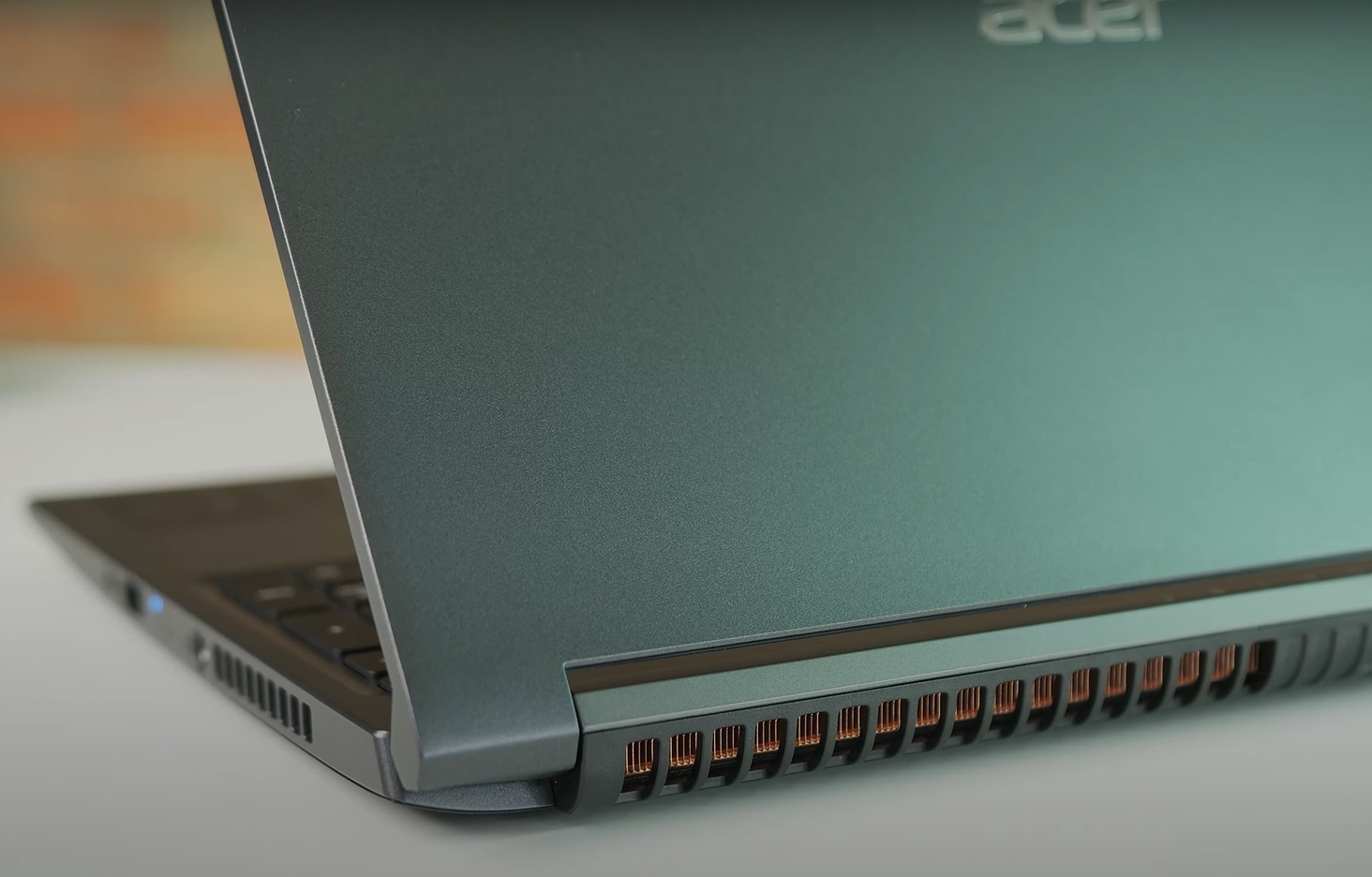Acer Aspire 7 Gaming AMD có hệ thống tản nhiệt hiệu quả