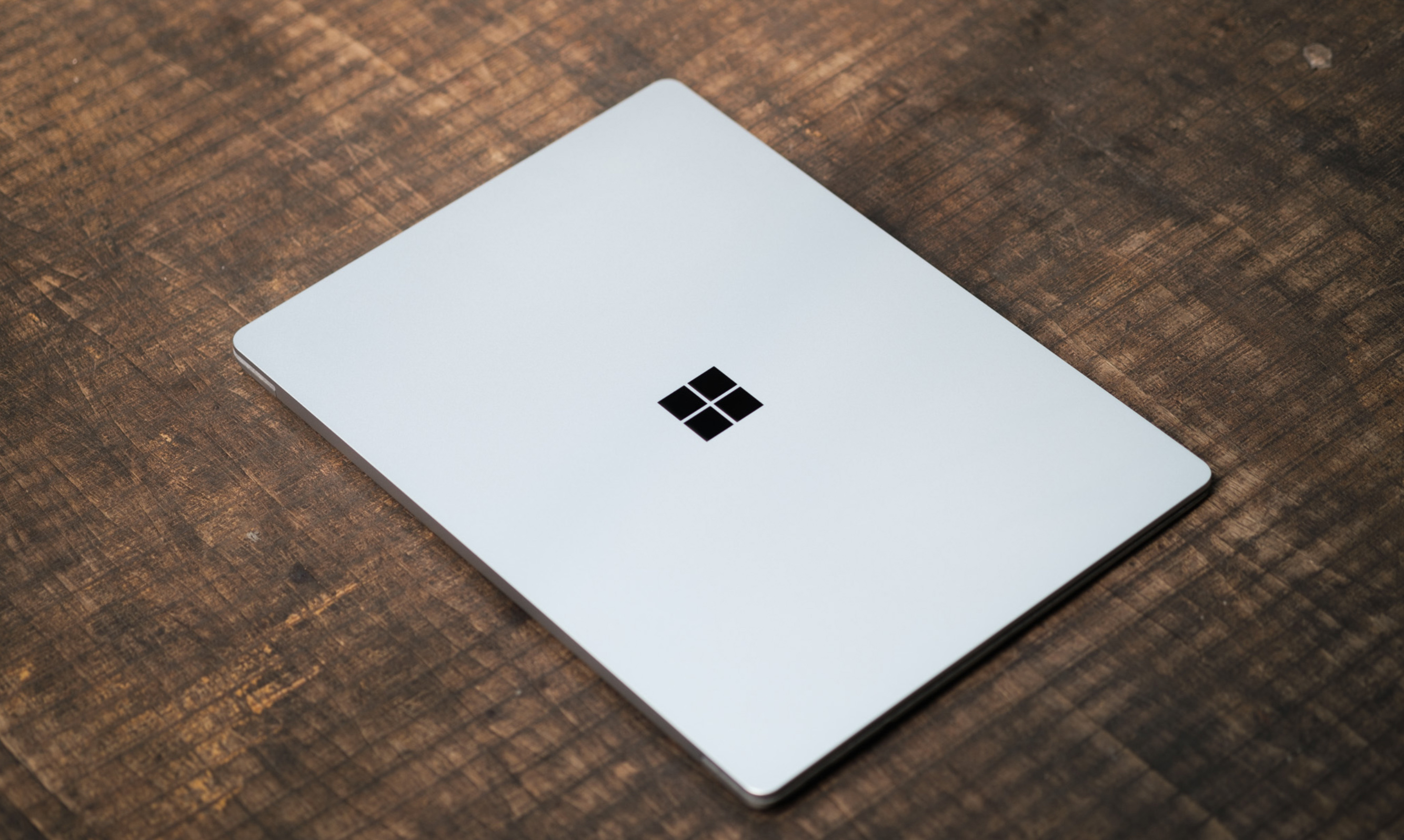 anh-bai-mo-ta-Microsoft-Surface-Laptop-4-13.5-AMD