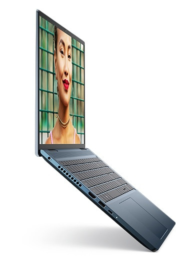 Cổng kết nối - Dell Inspiron 16 Plus Laptop (7610) 