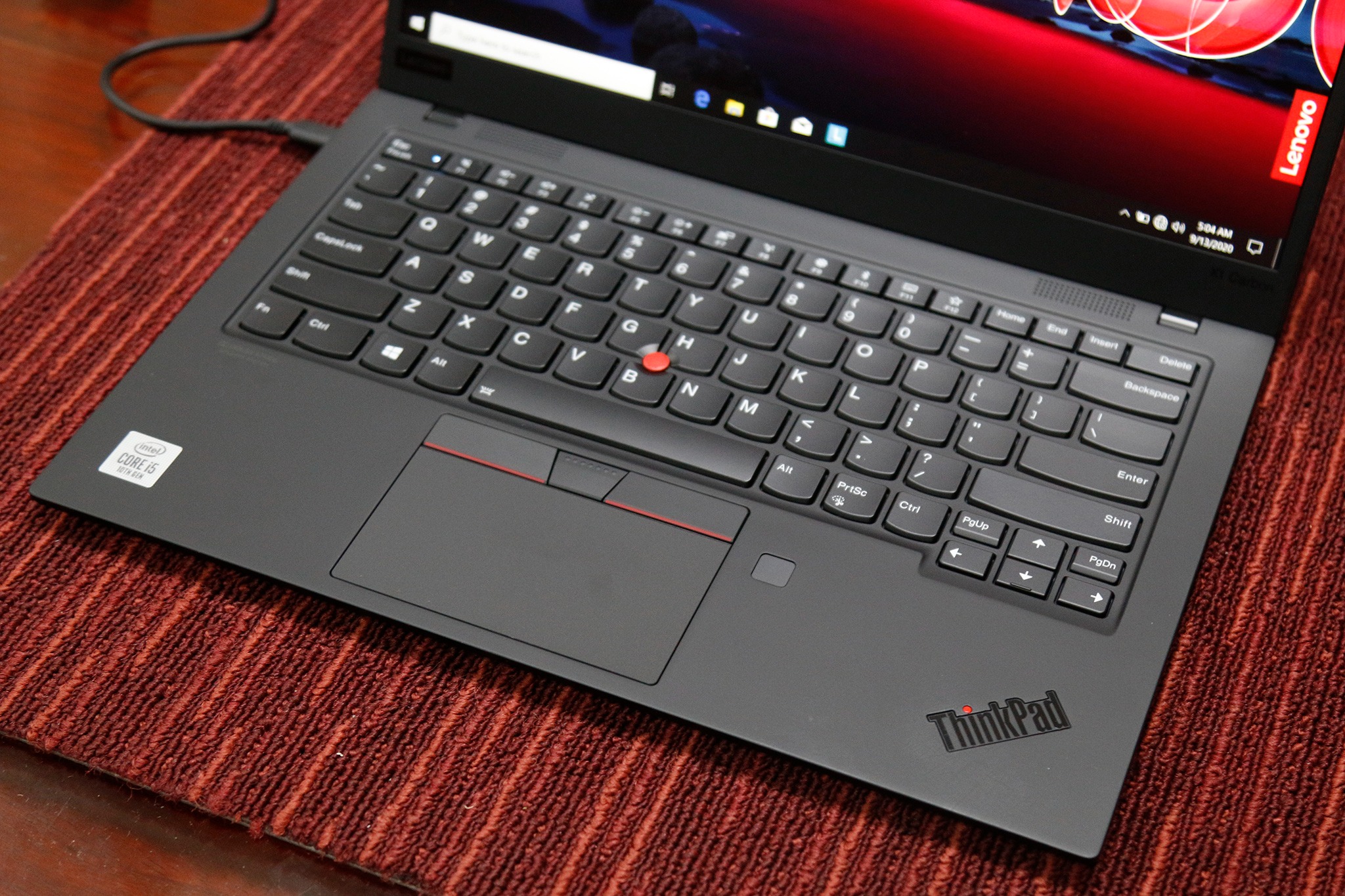 Thiết kế Lenovo ThinkPad X1 Carbon Gen 7