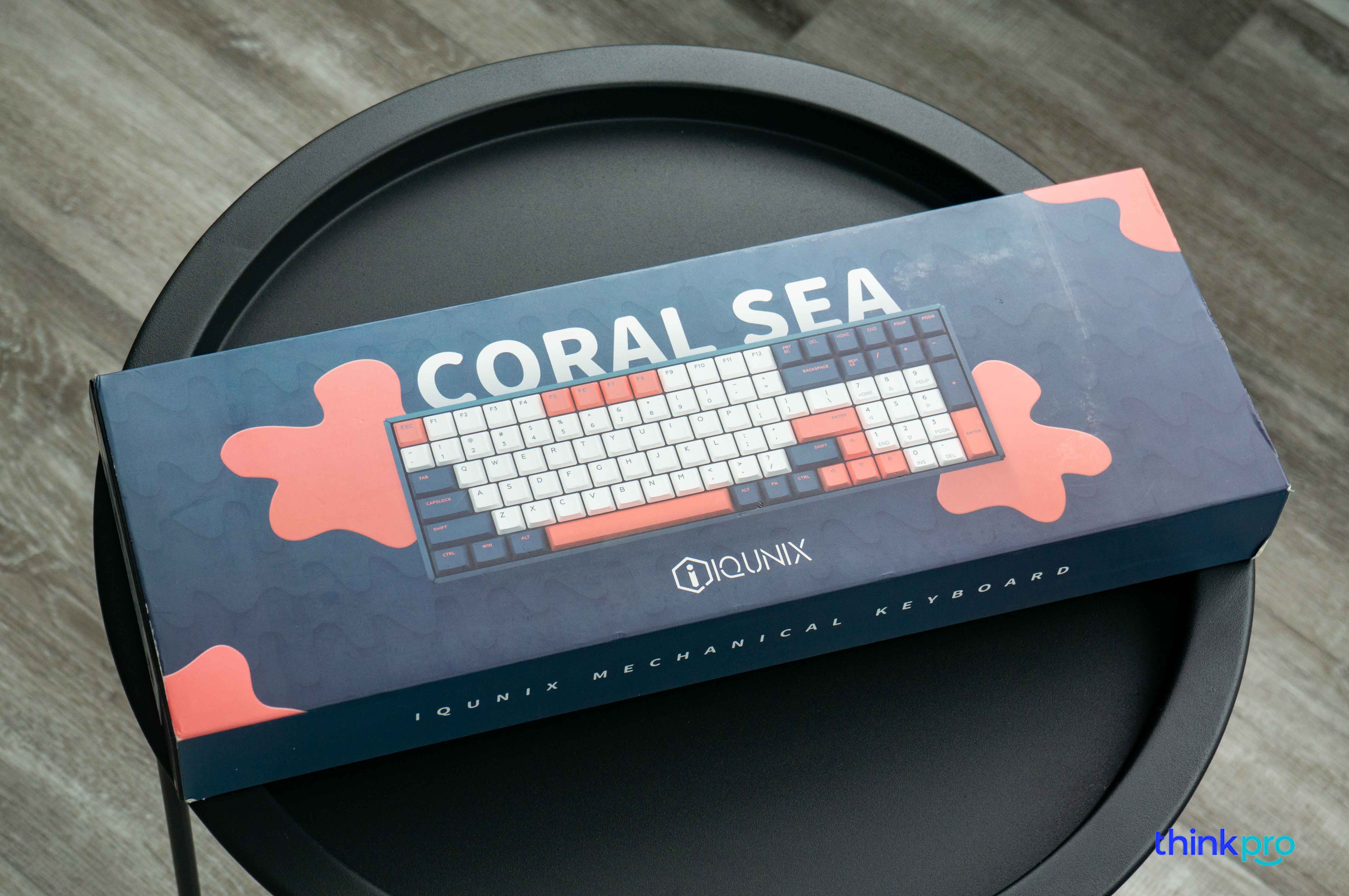 Hộp của bàn phím IQUNIX F96 Coral Sea