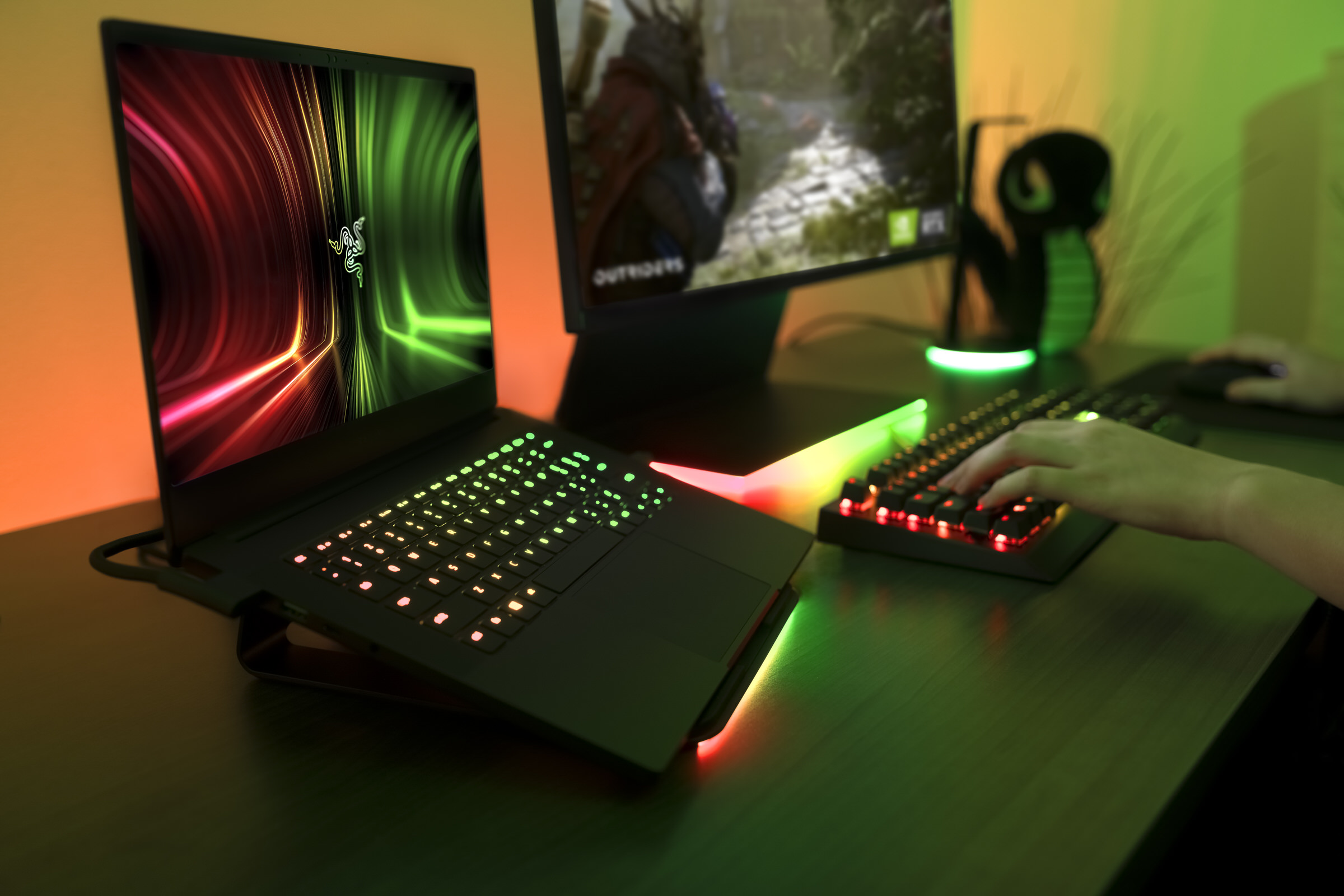 Blade 14 razer Thiết kế gọn nhẹ, hiệu năng đỉnh cao