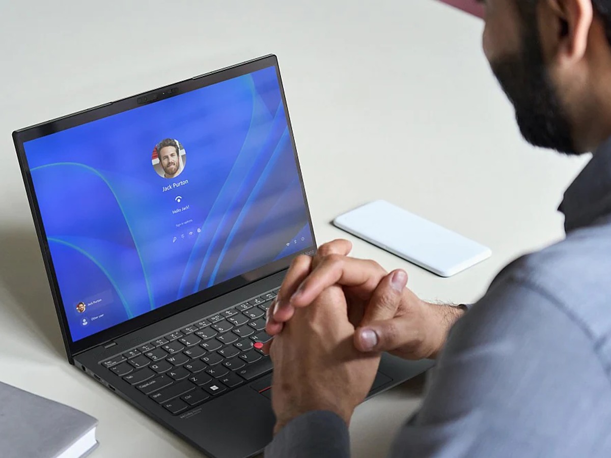 ThinkPad X1 Nano 2022 có cân nặng chỉ 970g