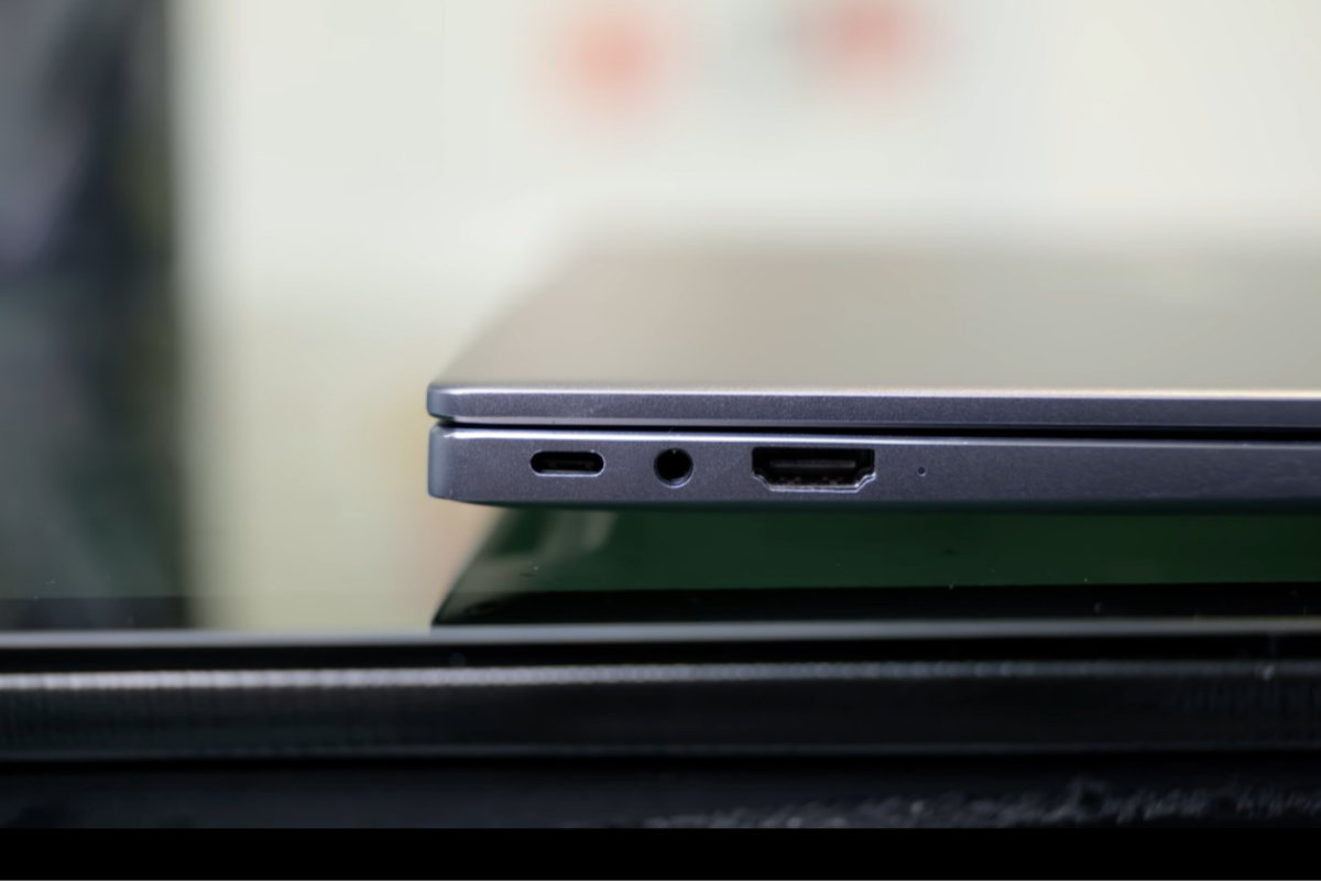 Huawei MateBook 14 AMD trang bị nhiều cổng kết nối đáp ứng nhu cầu người dùng