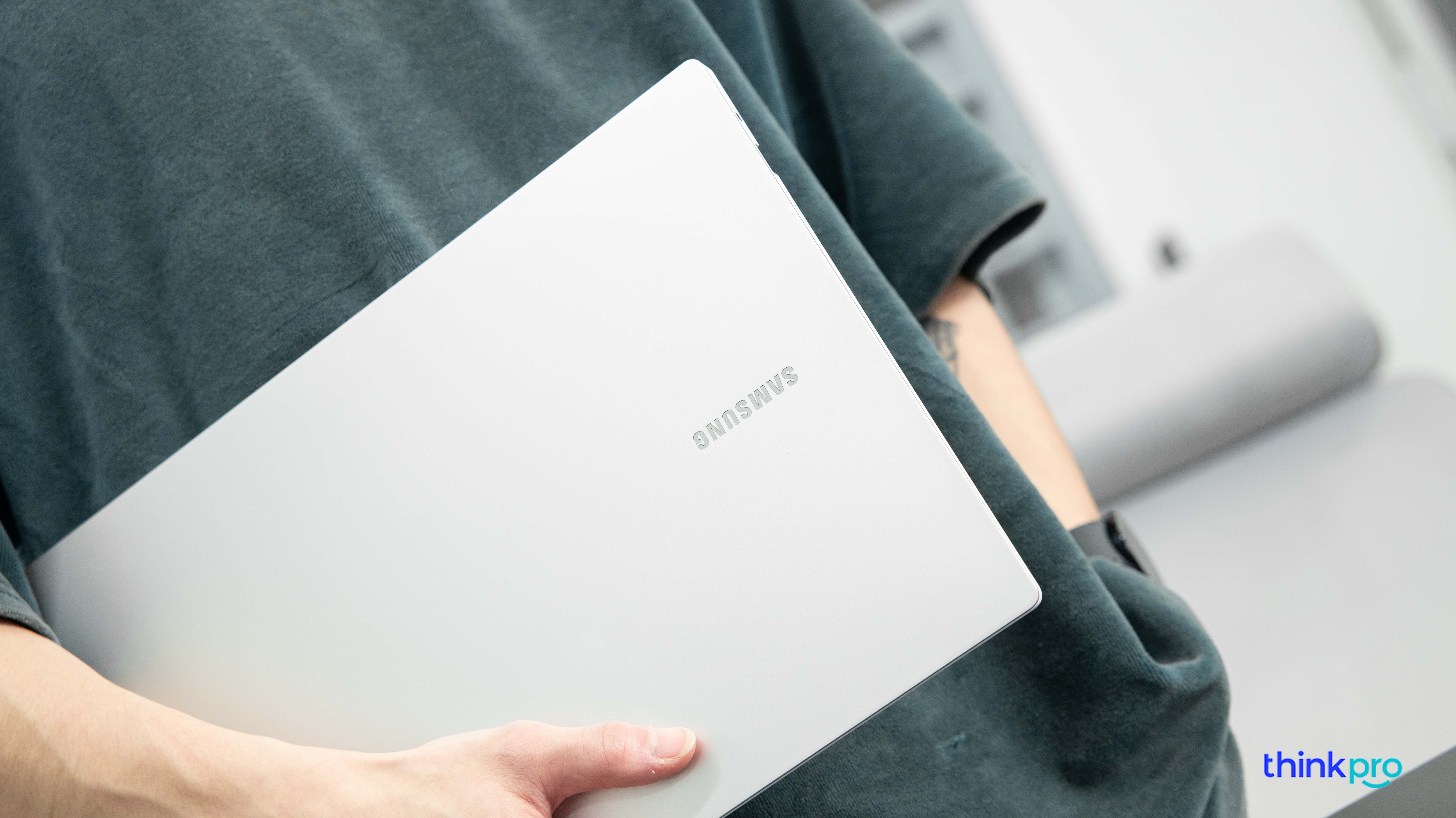 Mua Samsung Galaxy Book Pro với nhiều khuyến mãi lớn