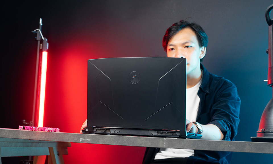 nhin-lai-msi-bravo-15-2021-thinkpro