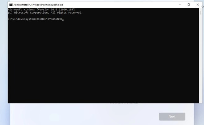 Khi cửa sổ lệnh Command Prompt hiện ra, bạn tiến hàng nhập lệnh OOBE\BYPASSNRO