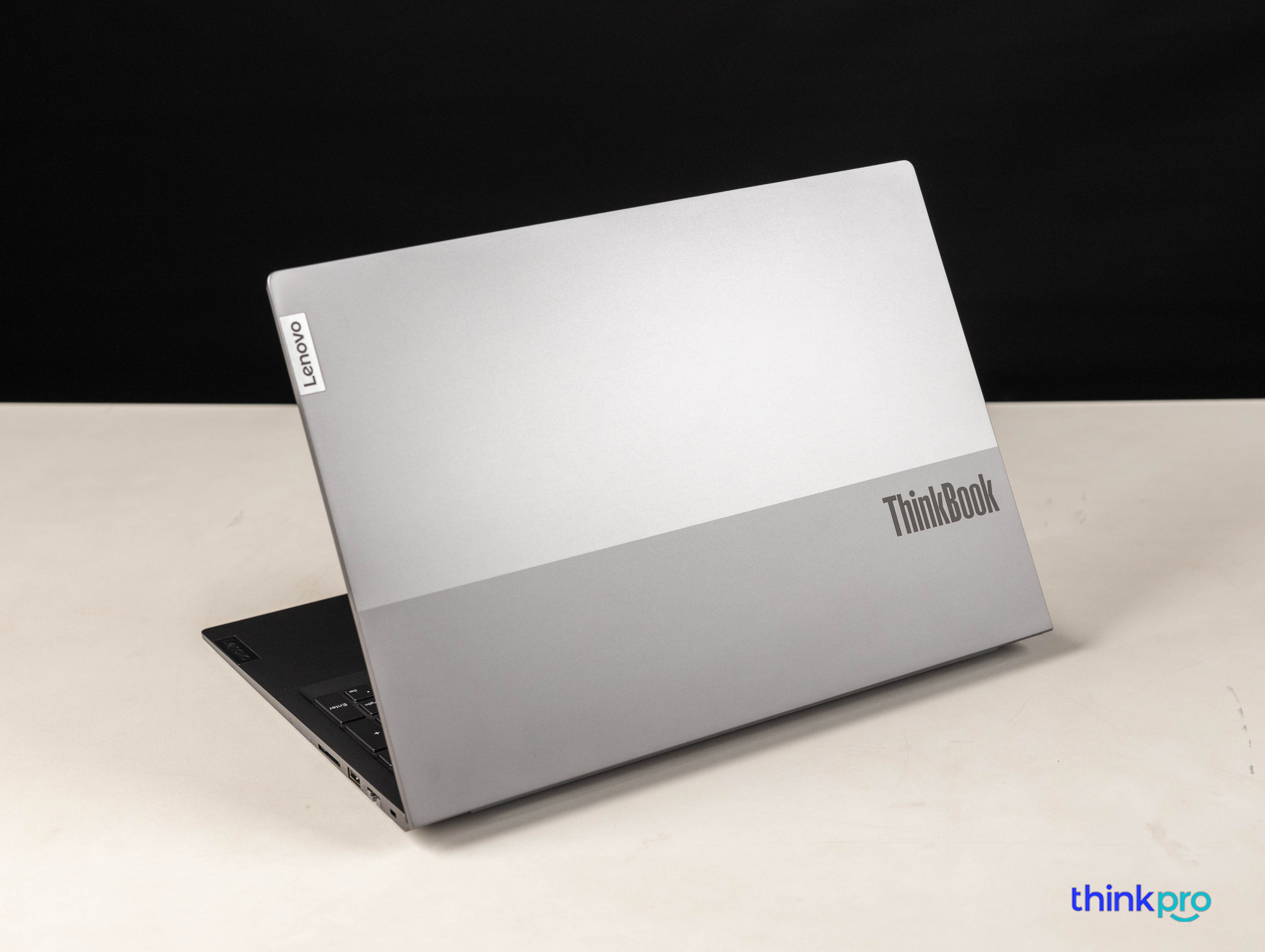 So sánh Lenovo ThinkBook 16 G4+ và Acer Swift 3X: Kẻ tám lạng, người nửa cân