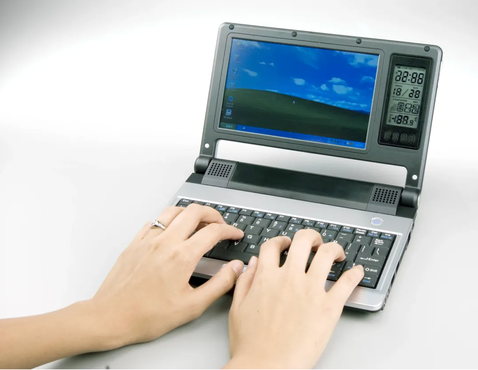 top-10-chiec-laptop-ki-quac-nhat-02