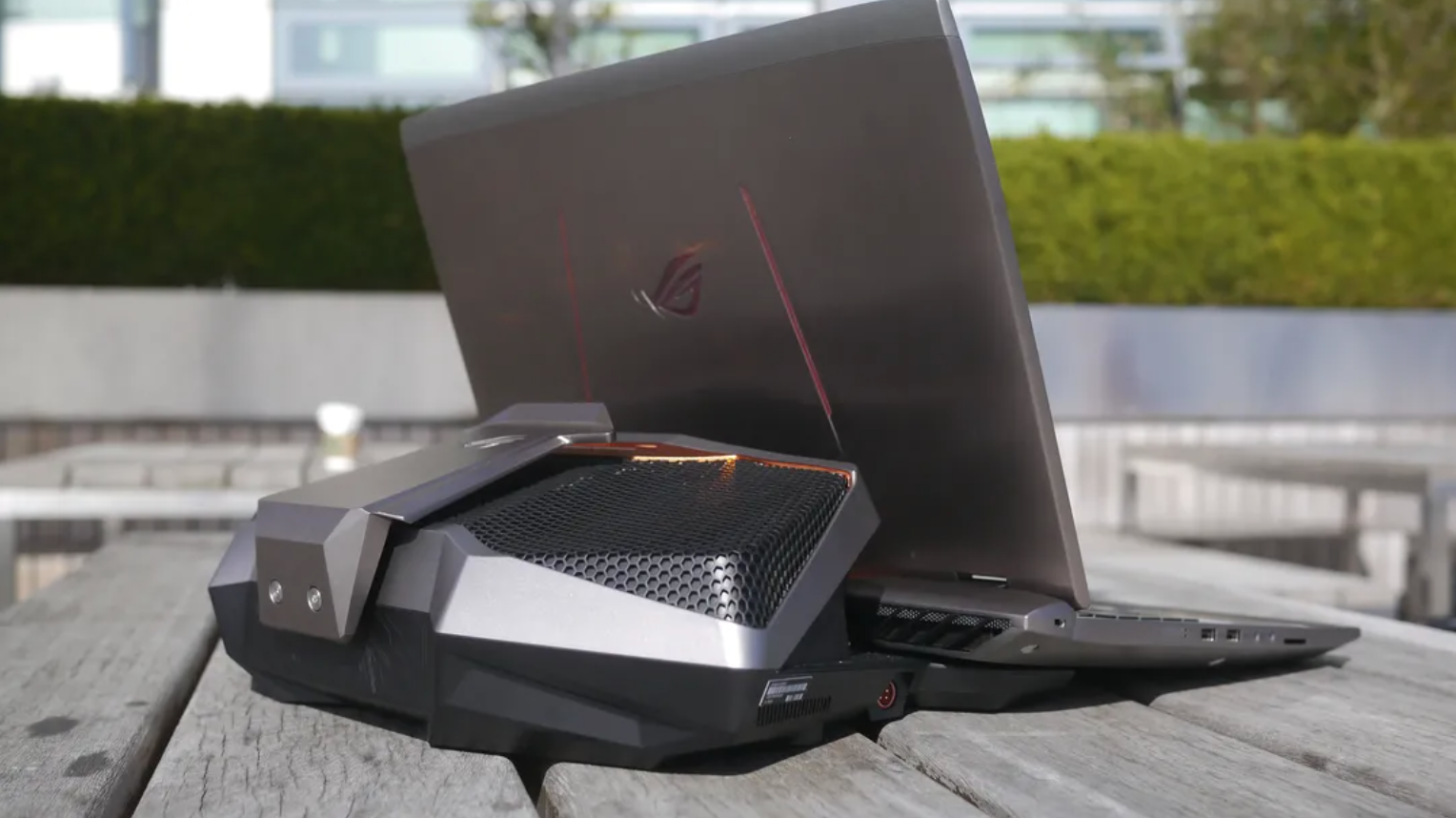 top-10-chiec-laptop-ki-quac-nhat-06