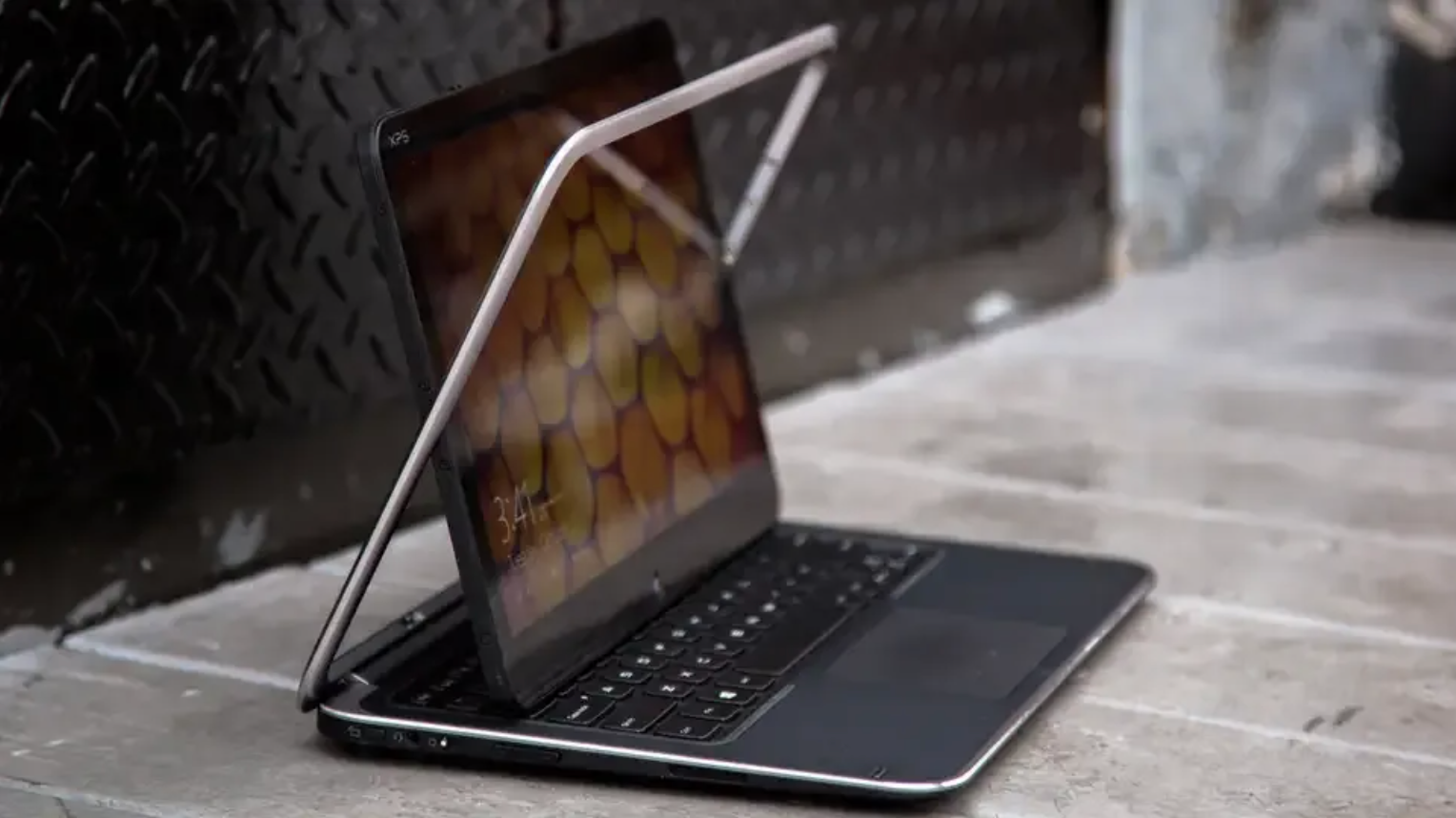 top-10-chiec-laptop-ki-quac-nhat-08