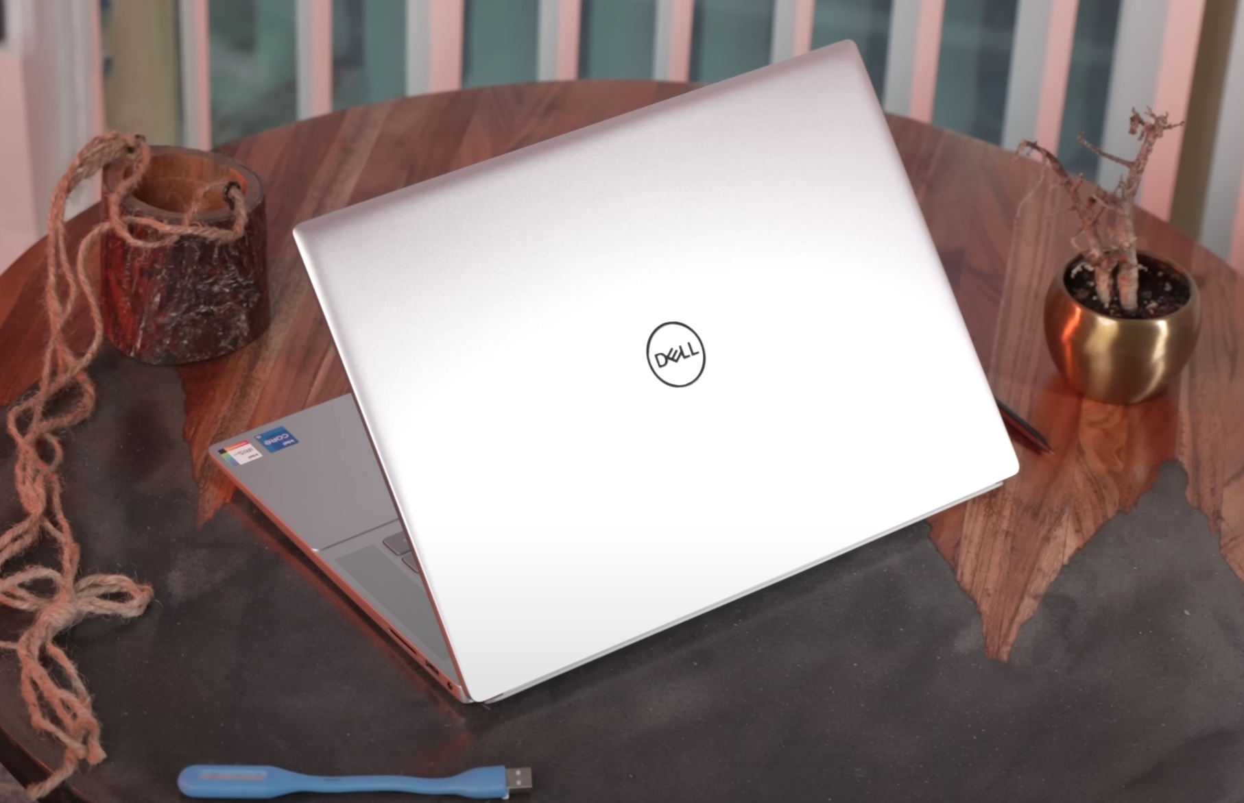 mo-ta-dell-inspiron-16-5625-01
