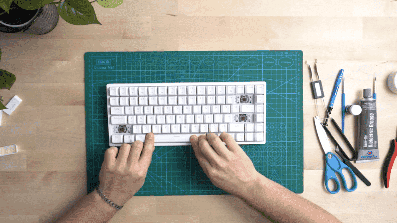 Gắn lại keycap lên bàn phím