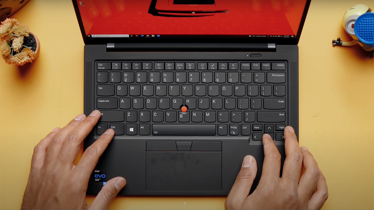 Trải nghiệm bàn phím và touchpad là một điểm “ăn tiền” của các đời ThinkPad và với X1 Gen 9 cũng không ngoại lệ 