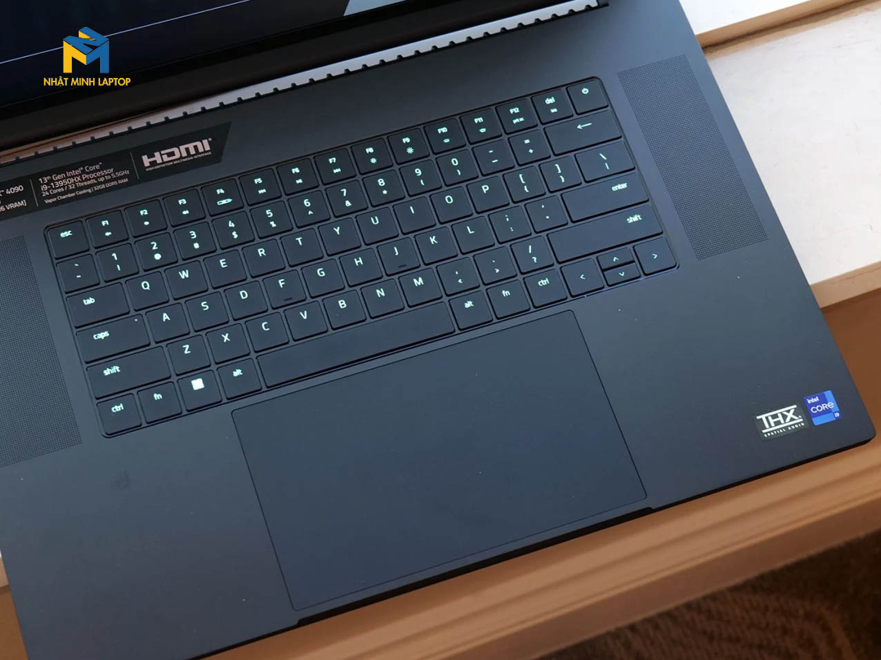 Tuy kích thước lớn, nhưng Razer Blade 18 vẫn chỉ sở hữu bàn phím Tenkeyless