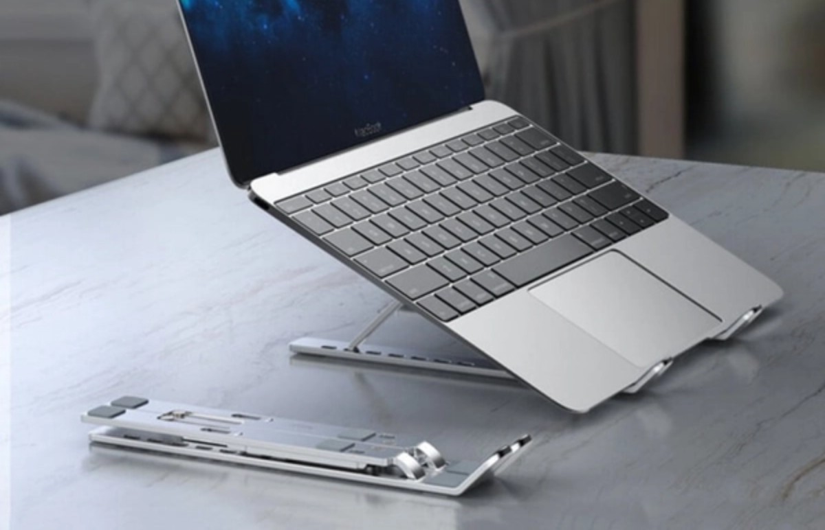 Giá đỡ Laptop Stand Folding LP01 Sliver có thể gấp gọn giúp bạn tiết kiệm không gian bảo quản