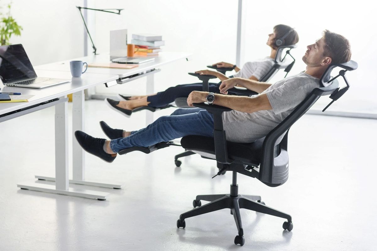 Bạn có thể tùy chỉnh chế độ ngả lưng của ghế công thái học để nghỉ ngơi và thư giãn