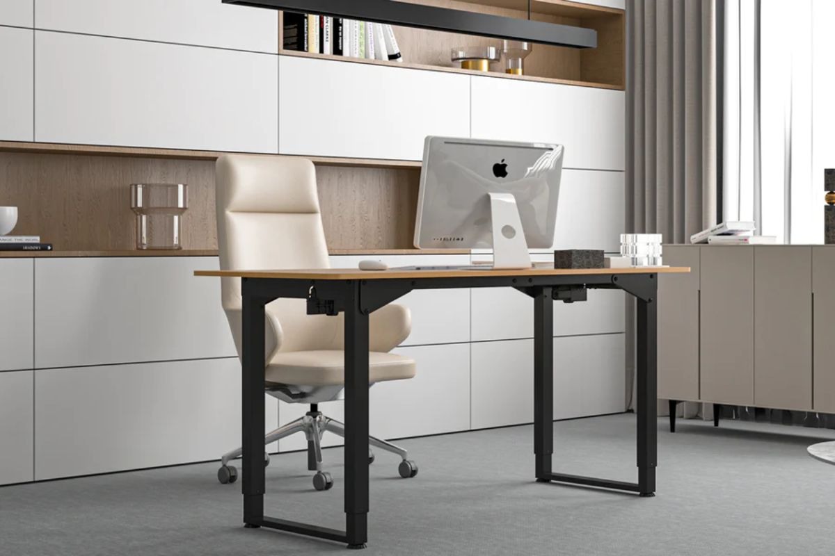 Lựa chọn bàn nâng hạ có kích thước phù hợp, tạo ra cho bạn không gian làm việc thoải mái, rộng rãi